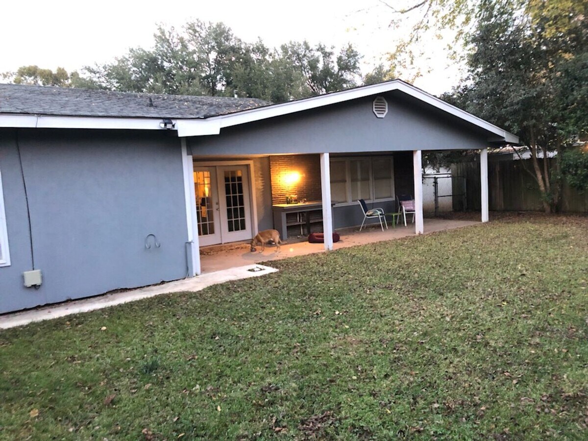 Photo - BROADMOOR TERRACE-4/3 BRICK HOME-LARGE & NICE