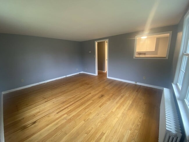 Building Photo - 325 Kenwood Ave Unit 1L Rental