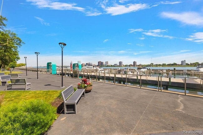 Photo - 1001 W Jefferson Ave Unit 300 8i