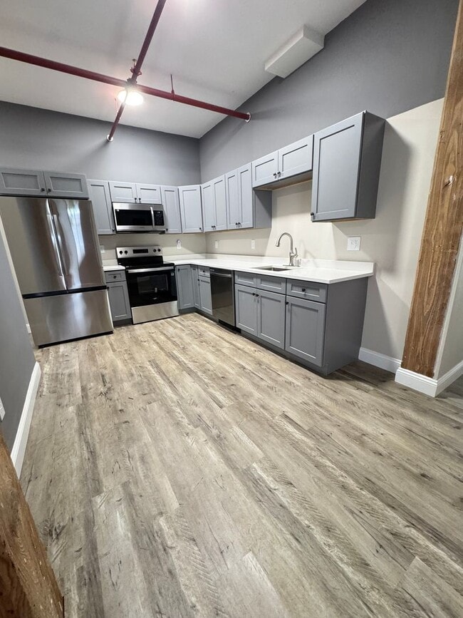 Building Photo - 70 Webster St Unit 202