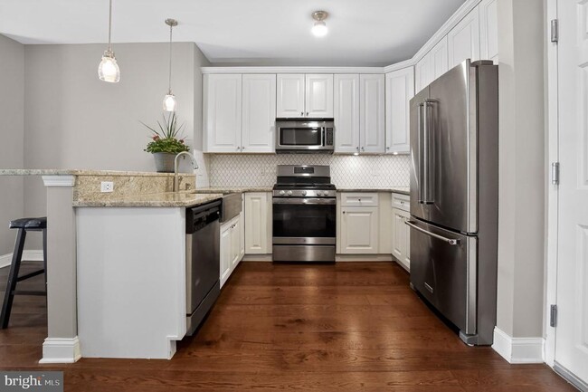 Photo - 300 W Elm St Unit 2134