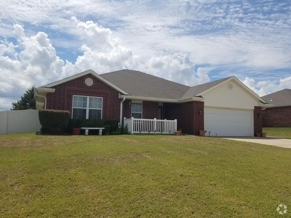 Building Photo - 1213 Cambridge Dr Rental