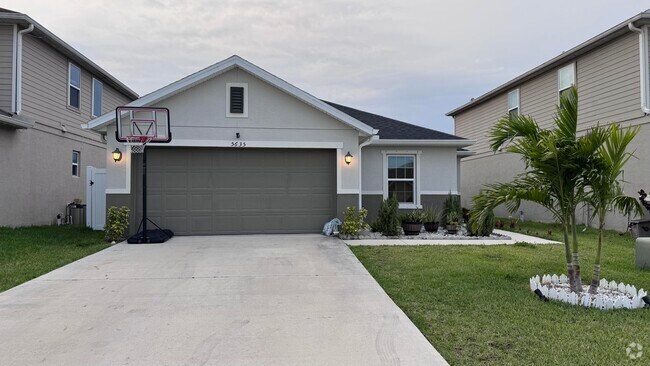 Building Photo - 5635 NW Pine Trail Cir Rental