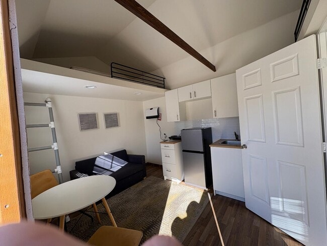 Photo - 1720 Main St