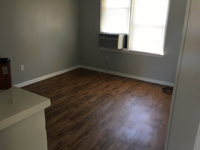 Dormitorio - 505 N Broad Street