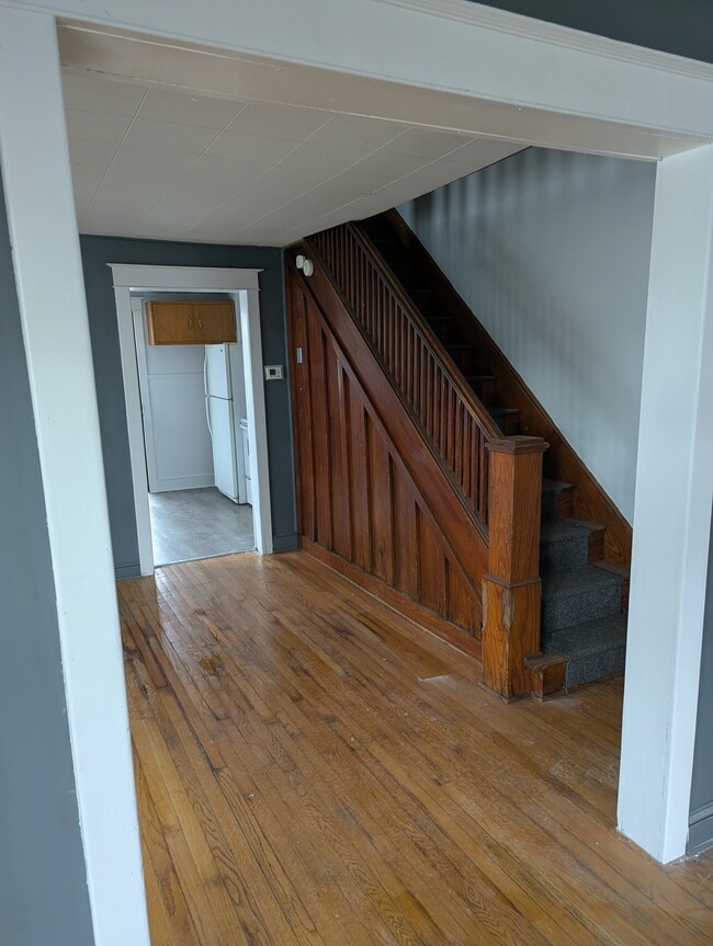 Building Photo - 15 N Harrison St Unit 13, Left Side