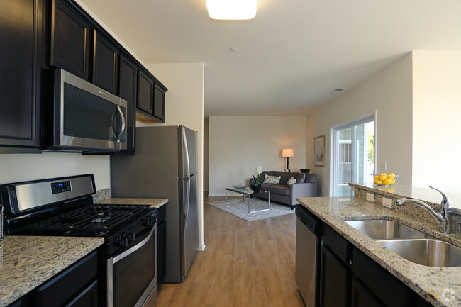 2BR, 2BA - Armstrong - Kitchen - Reserve-Mill Creek and Reserve-Greng's Park Apartments