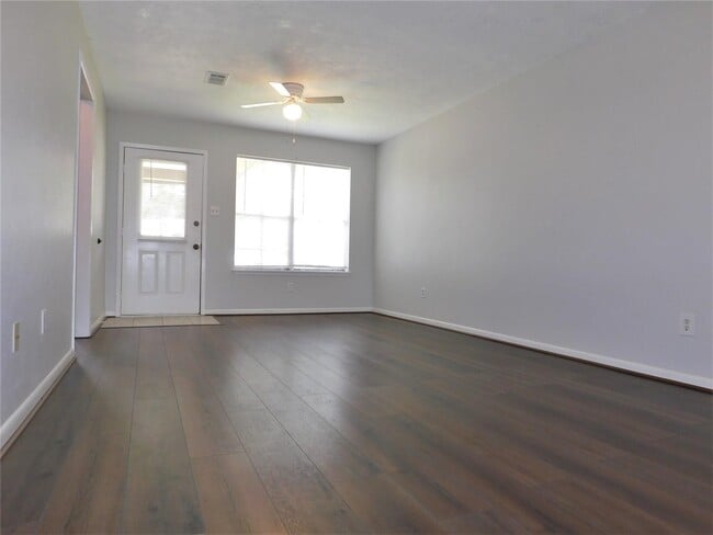 Building Photo - 1711 Hazelwood St Rental