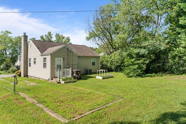 Photo - 855 Burroughs Rd