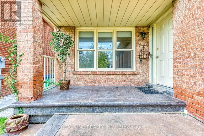 Photo - 220 Kingsbridge Garden Cir