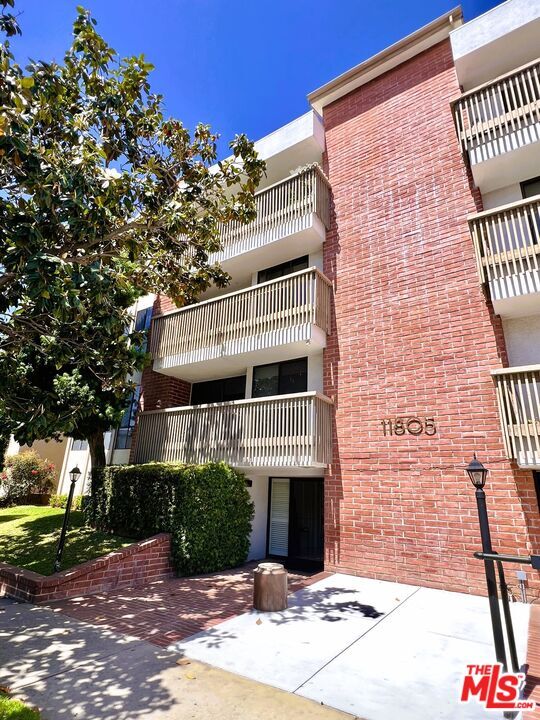 Photo - 11805 Mayfield Ave Unit 306