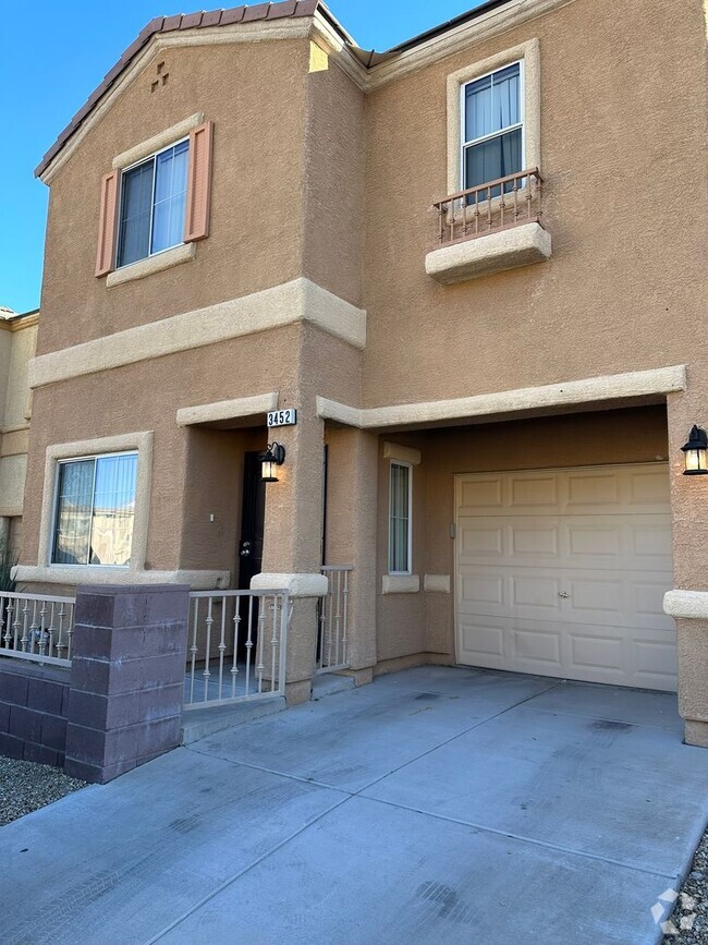 Building Photo - BEAUTIFUL3 BEDROOM HOME BY 215 AND CHEYENNE