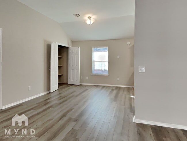 Photo - 525 Cherokee Gate Dr