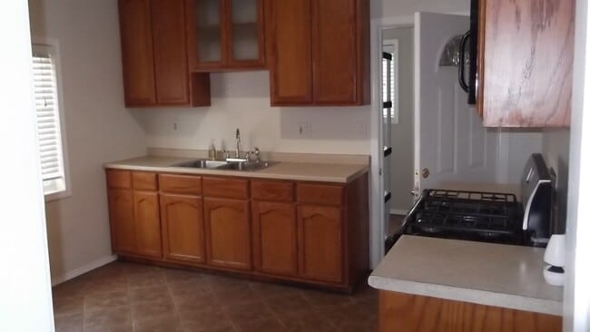 Photo - 1153 W 37th Pl Unit Rear