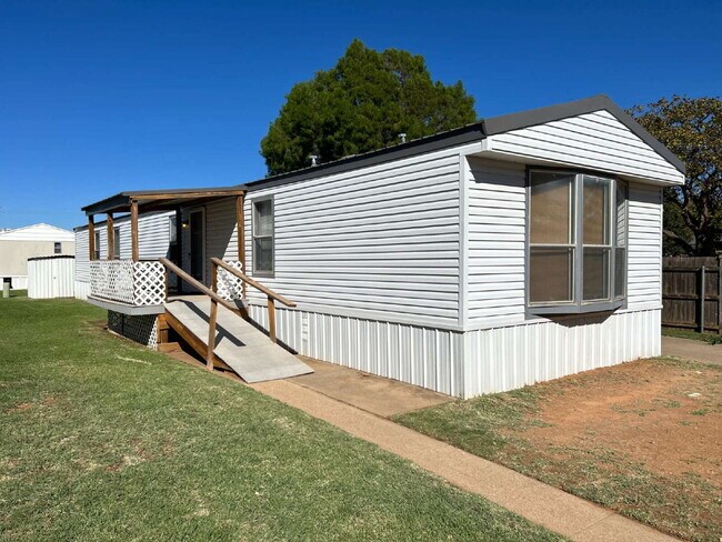 Building Photo - Commander Palace: Your Tranquil Home Awaits Unit 56
