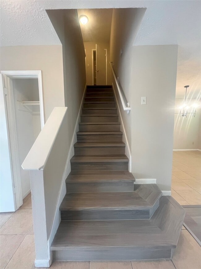 Building Photo - 8202 Alabaster Dr