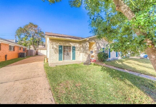 Photo - 9202 Leader St