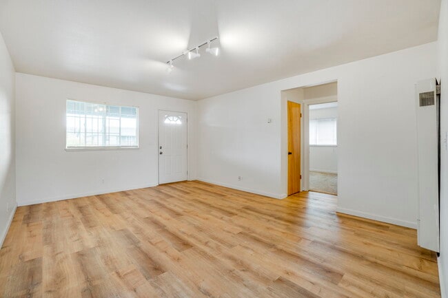 Building Photo - 1445 Larissa Cir Unit D