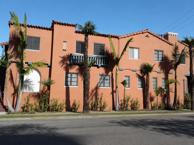 Building Photo - SPACIOUS 1 BEDROOM 1 BATH UPSTAIRS JUST BLOCKS FROM ALAMITOS AND JUNIPERO BEACH Unit 212