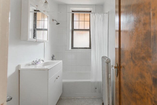 Photo - 1 bedroom in Chicago IL 60626 Unit F3