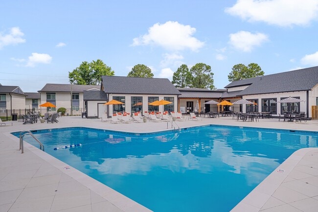 At Crossings @ 501 Apartments, relax and unwind by the stunning resort-style pool. With ample lounging areas and vibrant landscaping, it’s the perfect spot to enjoy sunny days. Take the plunge into a new lifestyle—schedule your visit today!