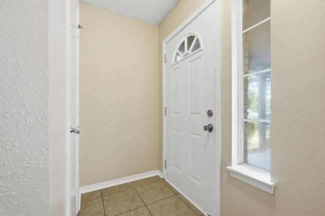 Photo - 1807 Whispering Oaks Ln
