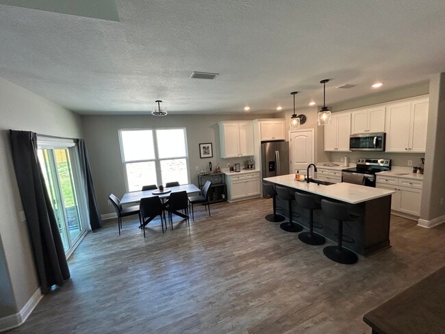 Photo - 5991 Born Dr