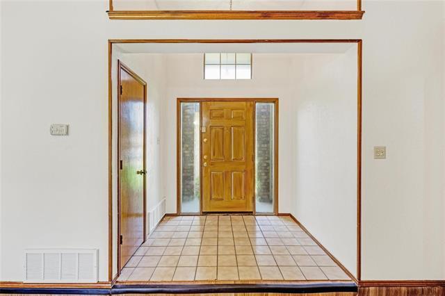 Photo - 810 Castleview Dr