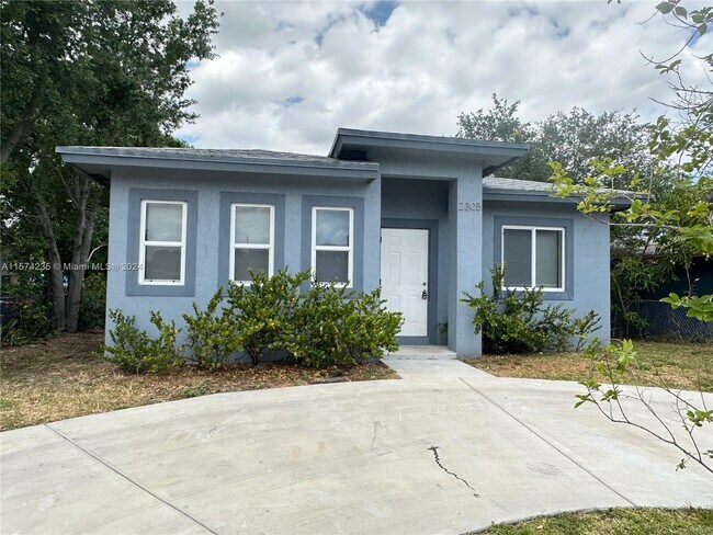 Photo - 2305 NW 6th Pl