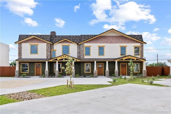 Building Photo - 10 Karen Dr