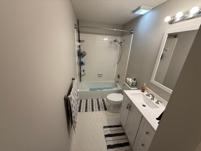 Photo - 117 Crossbrook Dr