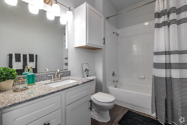 3BR, 3BA - 1,182SF - 1st Bathroom