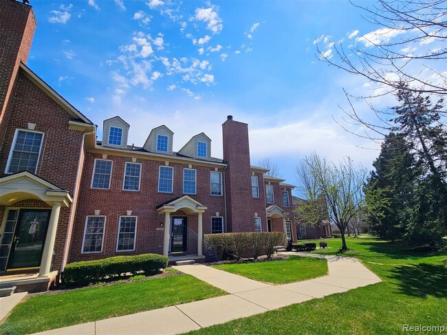 Photo - 264 Village Way S Unit 47