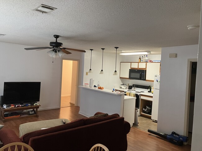 Kitchen/Den - 155 Anderson Hwy Unit 132