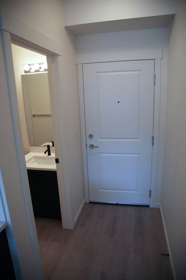 Photo - Stunning 3-Bedroom Condo in the Heart of Legacy Village!(IP013) Unité 2307