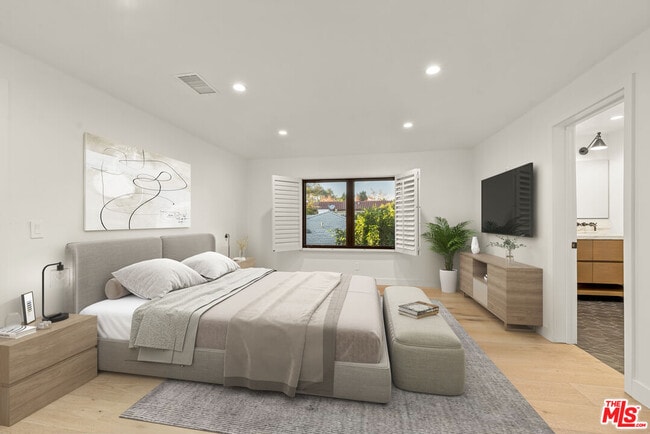 Photo - 520 N Bedford Dr