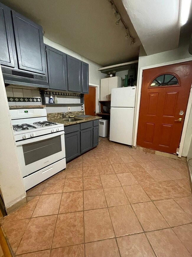 Photo - 1655 W Division St Unit CH