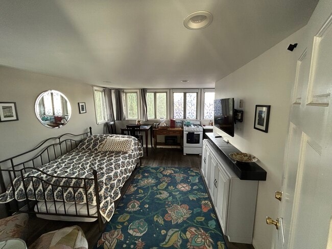 Photo - 13509 Beverly Blvd Unit Studio apartment