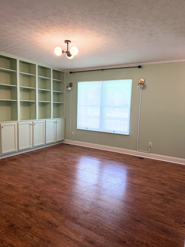 Photo - 1814 Francis Rd