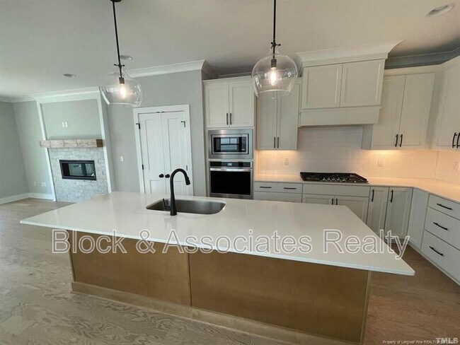 Photo - 200 E Moore St