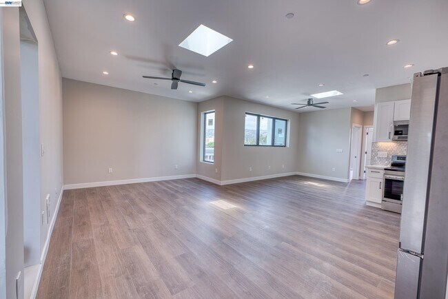 Photo - 4202 Telegraph Ave Unit 303