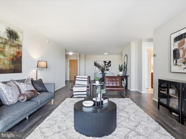 Photo - 1800 Old Meadow Rd Unidad 1017