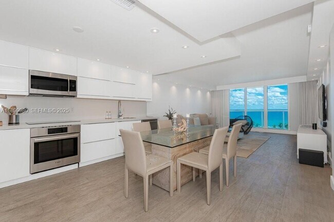 Photo - 2301 Collins Ave Unidad 738