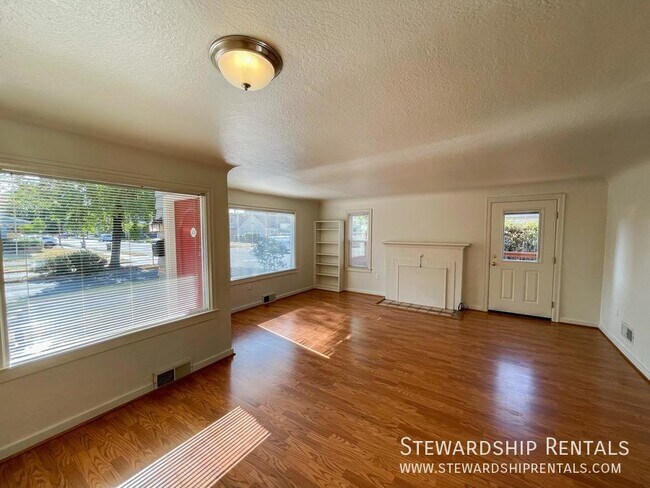 Photo - 1790 Mill St