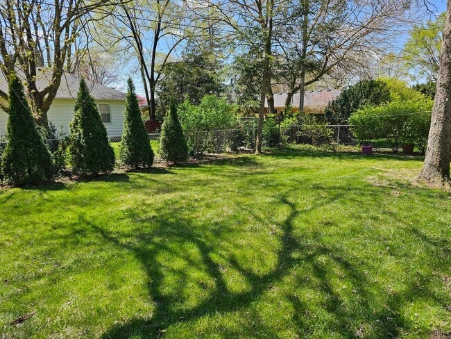 Building Photo - Three Bedroom One Bath Brick Ranch