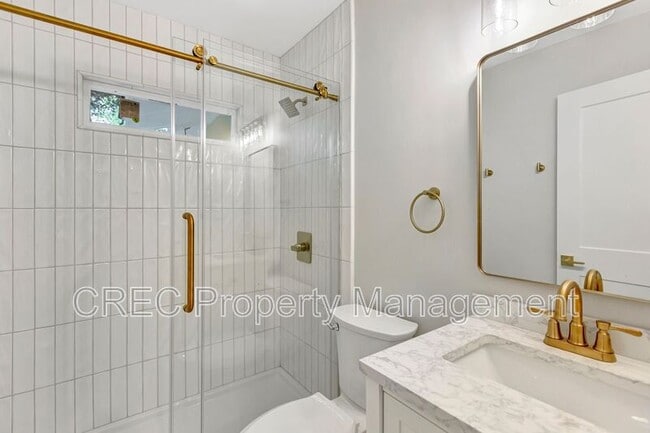 Building Photo - 1757 Skinner Ave Unit A