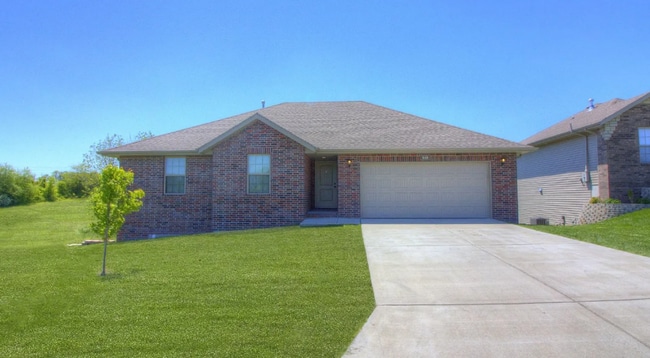 Beautiful 3 bedroom home with a fenced in ... - Beautiful 3 bedroom home with a fenced in ...