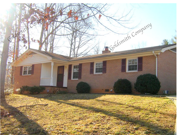 108 Anglewood Drive - 108 Anglewood Drive Apartment