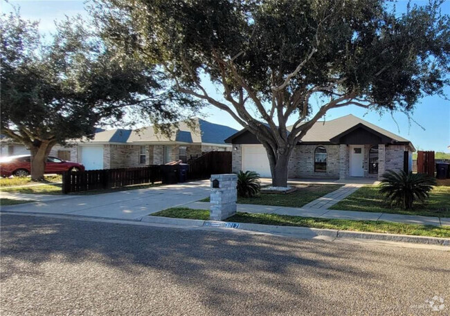 Building Photo - 9017 N 37th Ln Rental