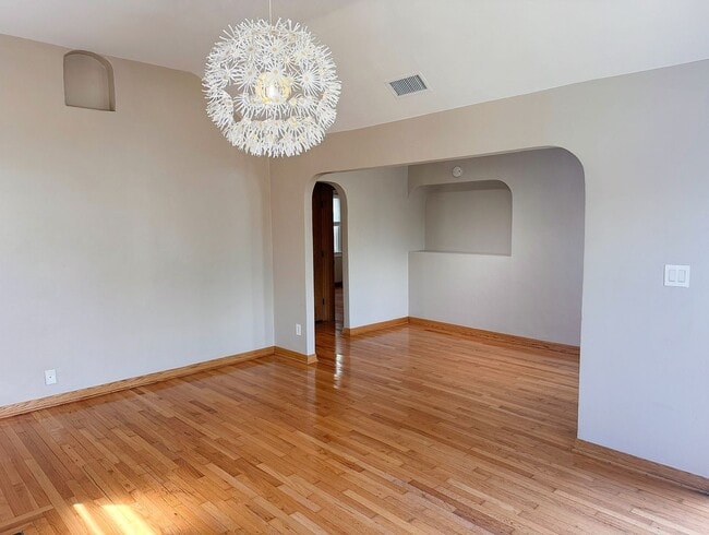 Photo - 33rd Triplex Unidad 4464